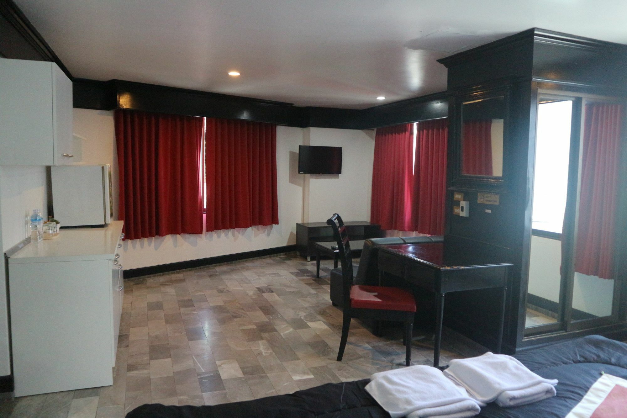 Patong Holiday Dream Hotel Exterior foto