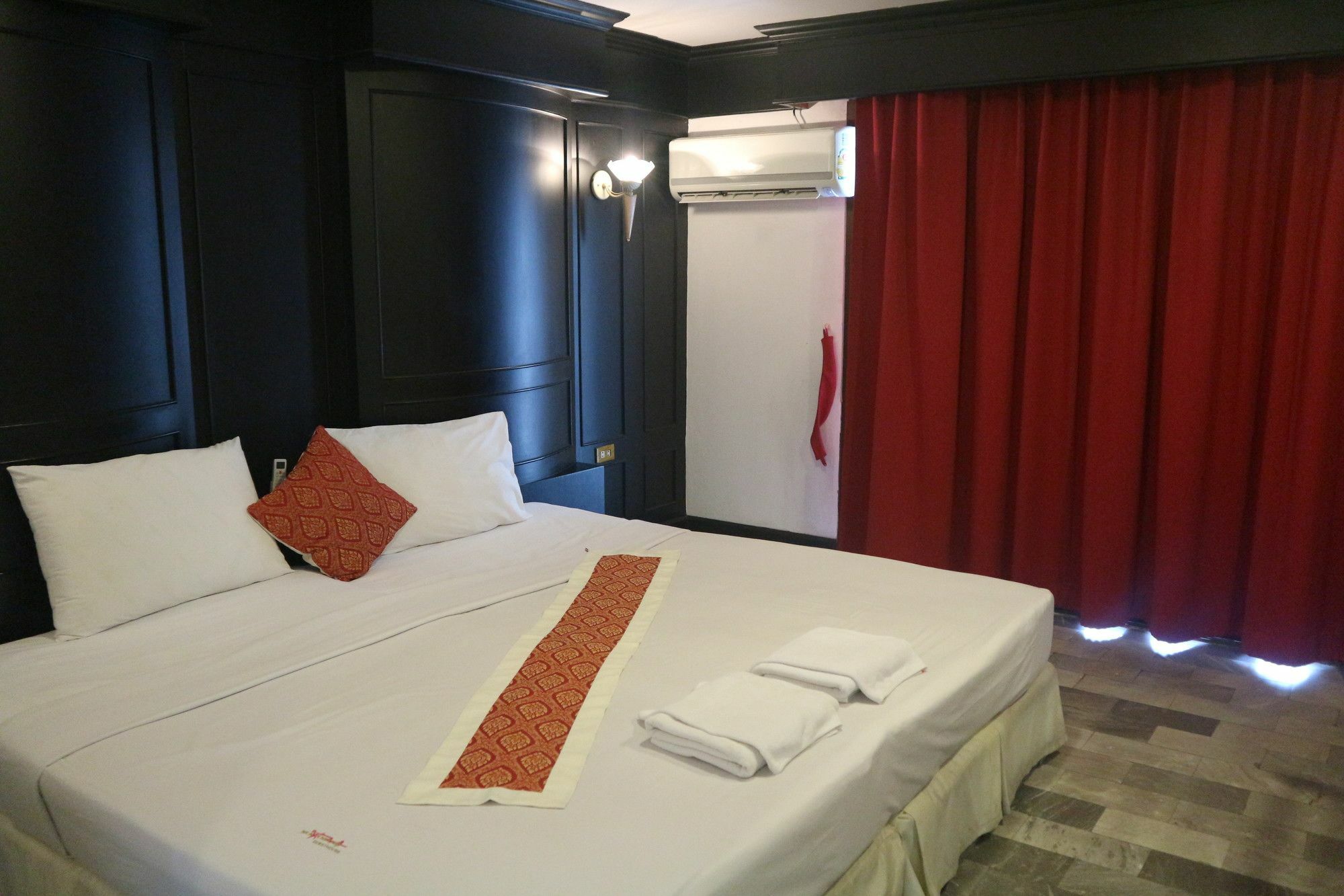 Patong Holiday Dream Hotel Exterior foto